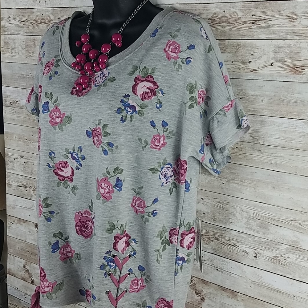 NWT, Silverwear, women's Gray and Pink Floral top, Round-neck, Sz PS - Picture 3 of 8